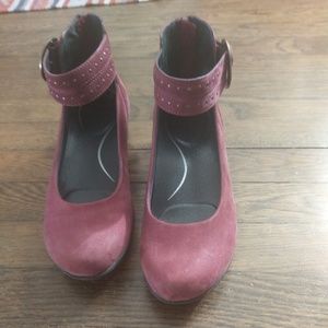 Dansko Suede Shoes Size 39 or 7 1/2